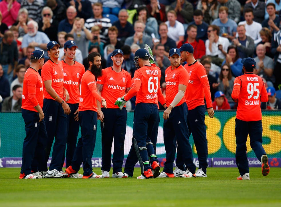 Ben Stokes of England is congratulated by team mates after catching out Glenn Maxwell of Australia 