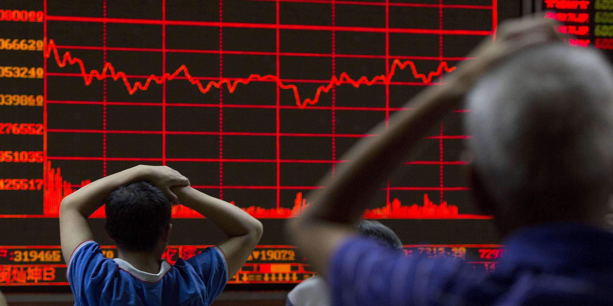 Investors monitor a display showing the Shanghai Composite Index at a brokerage in Beijing, Monday, August 31, 2015