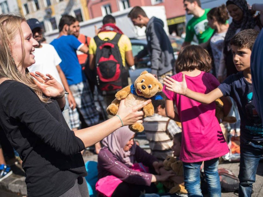 5 practical ways you can help refugees trying to find
