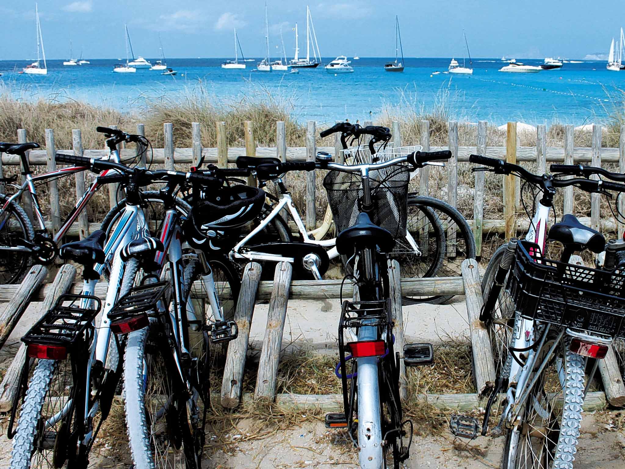 Park and ride: bicycles at Illetes, Formentera