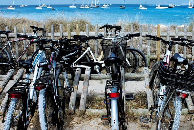 Park and ride: bicycles at Illetes, Formentera 