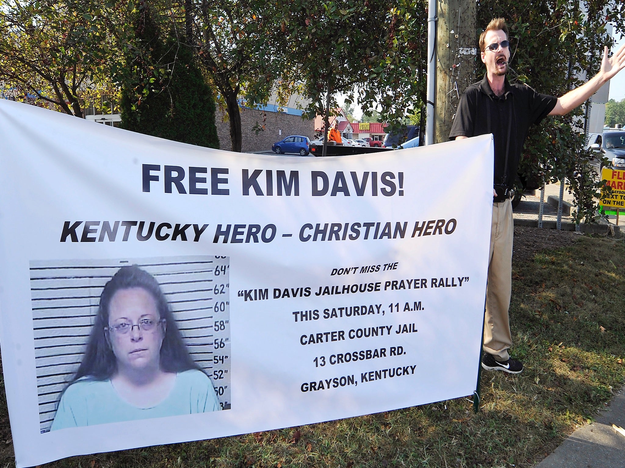 Hundreds of supporters turned out in support of Ms Davis