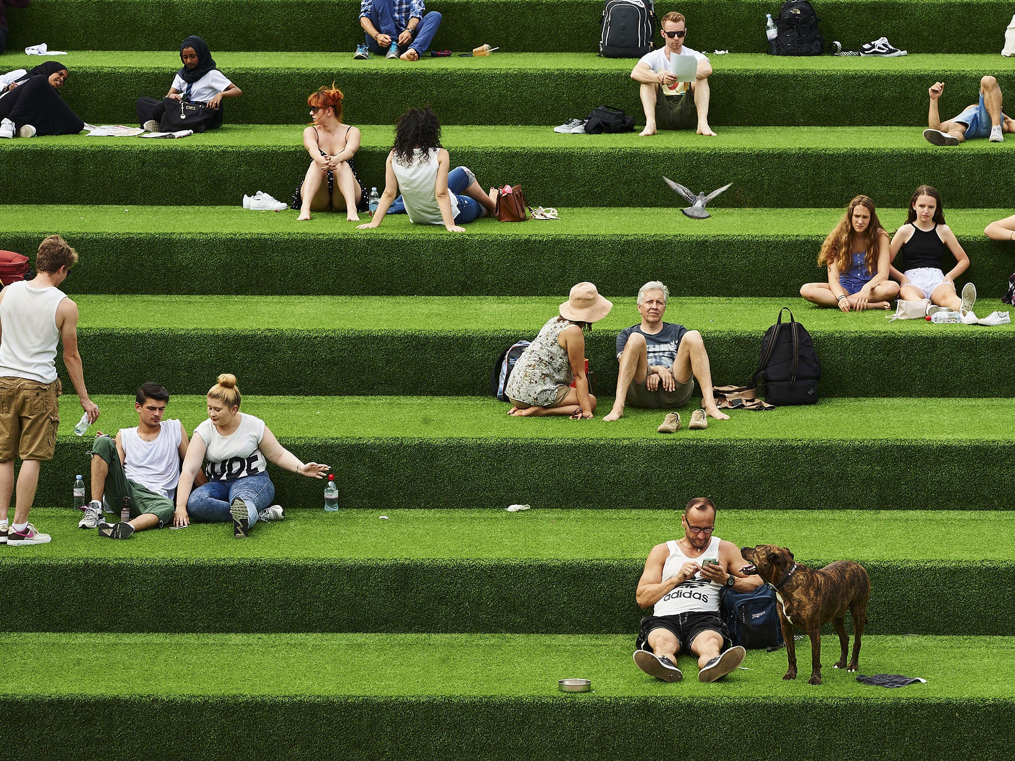 Members of the public enjoy the warm weather in central London on July 1, 2015