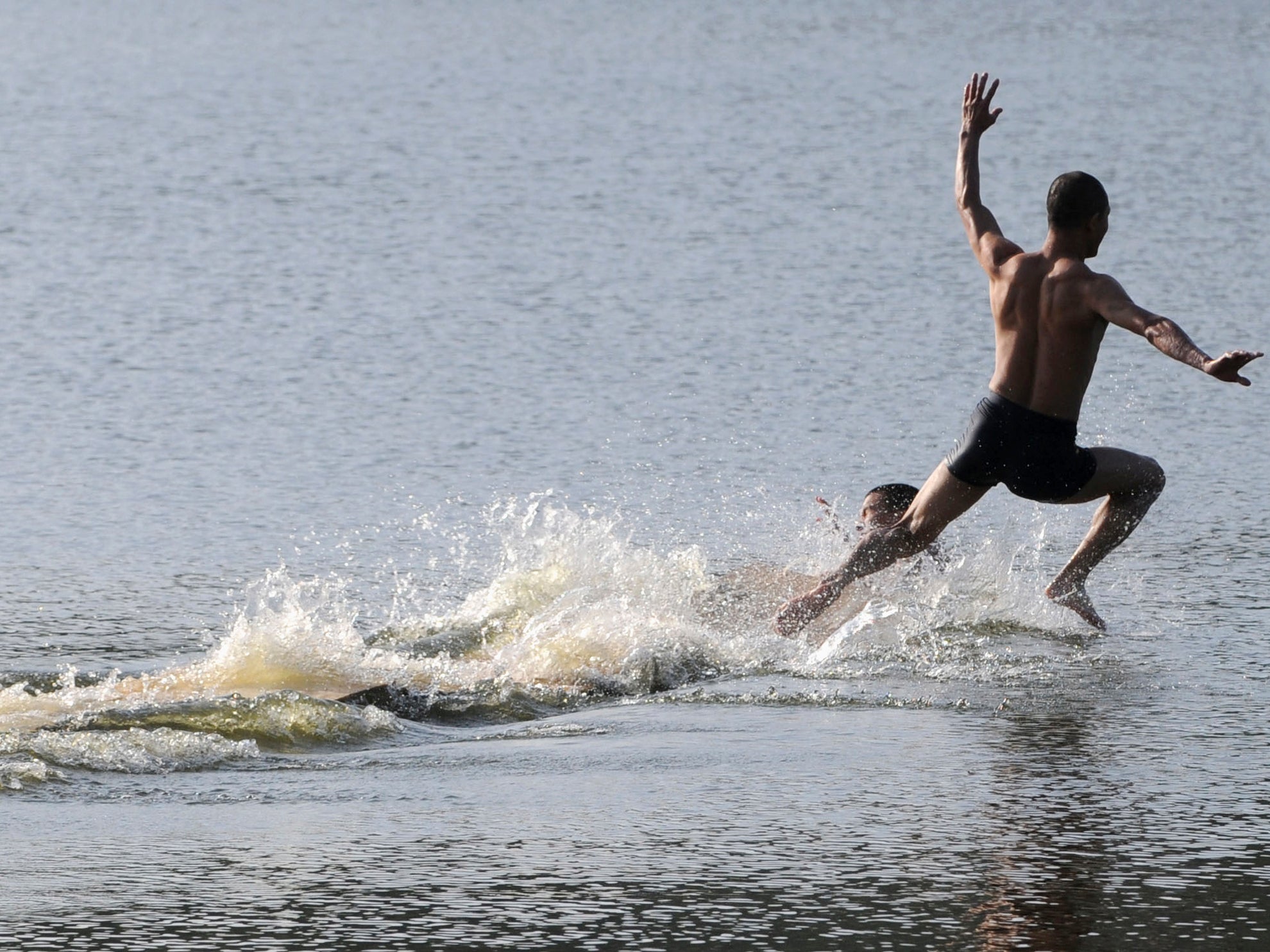 Shi Liliang during his last attempt running across a reservoir in October