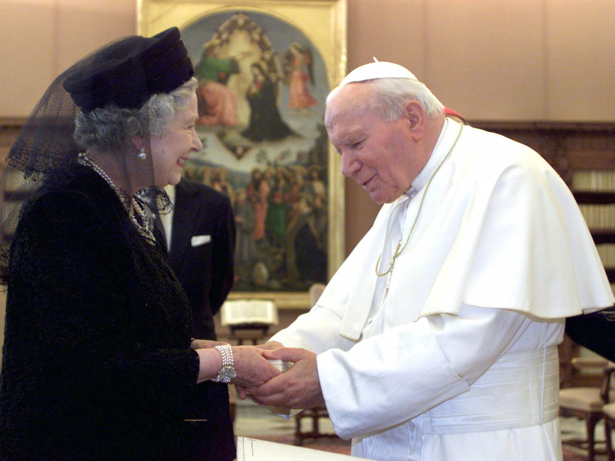 Queen Elizabeth II and Pope John Paul II as they meet at the Vatican, 2000