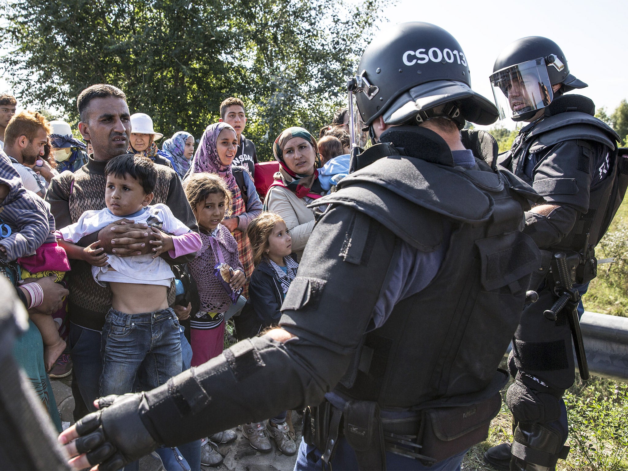 Refugees try to break through police lines in Morahalom, Hungary