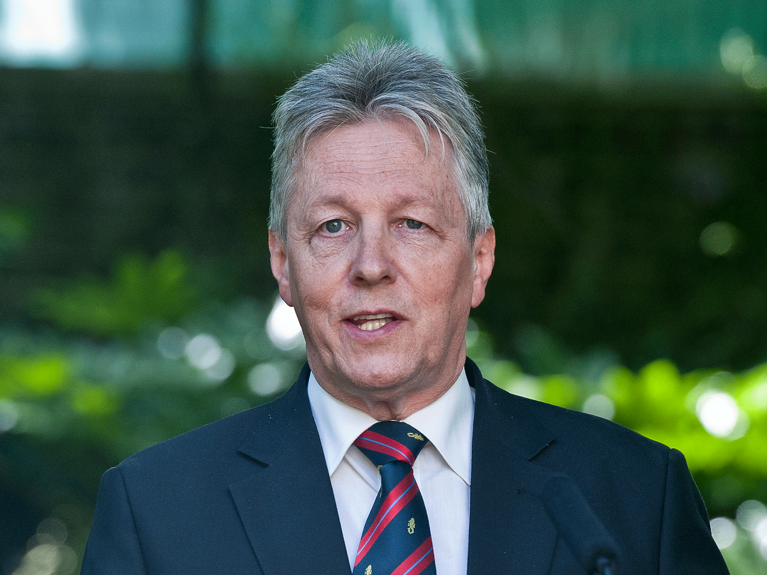 First Minister Peter Robinson quits NI power-sharing government