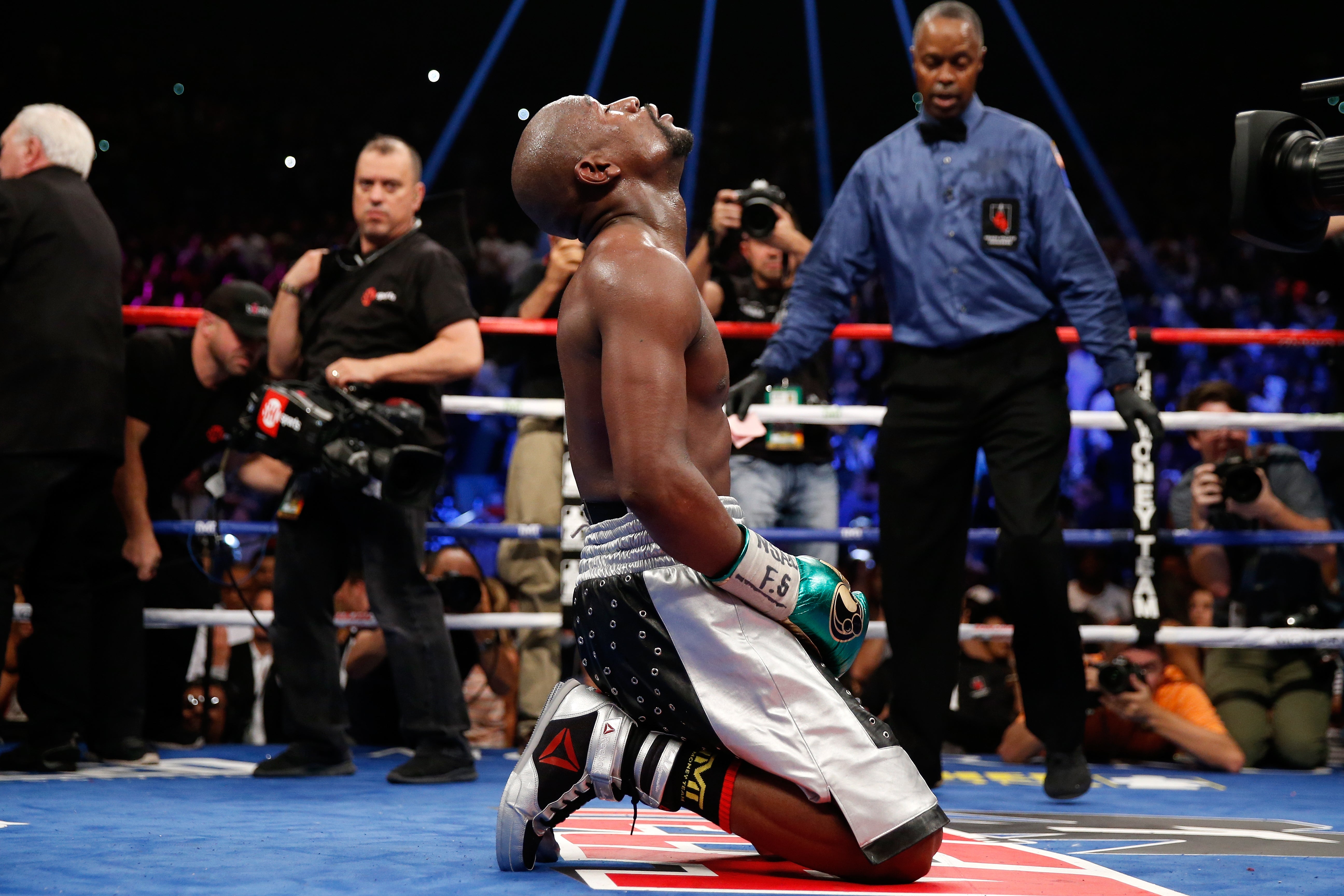 să justifice poate Ispită  Floyd Mayweather retires from boxing after Andre Berto victory, equalling  Rocky Marciano's 49-0 record at the same time | The Independent | The  Independent