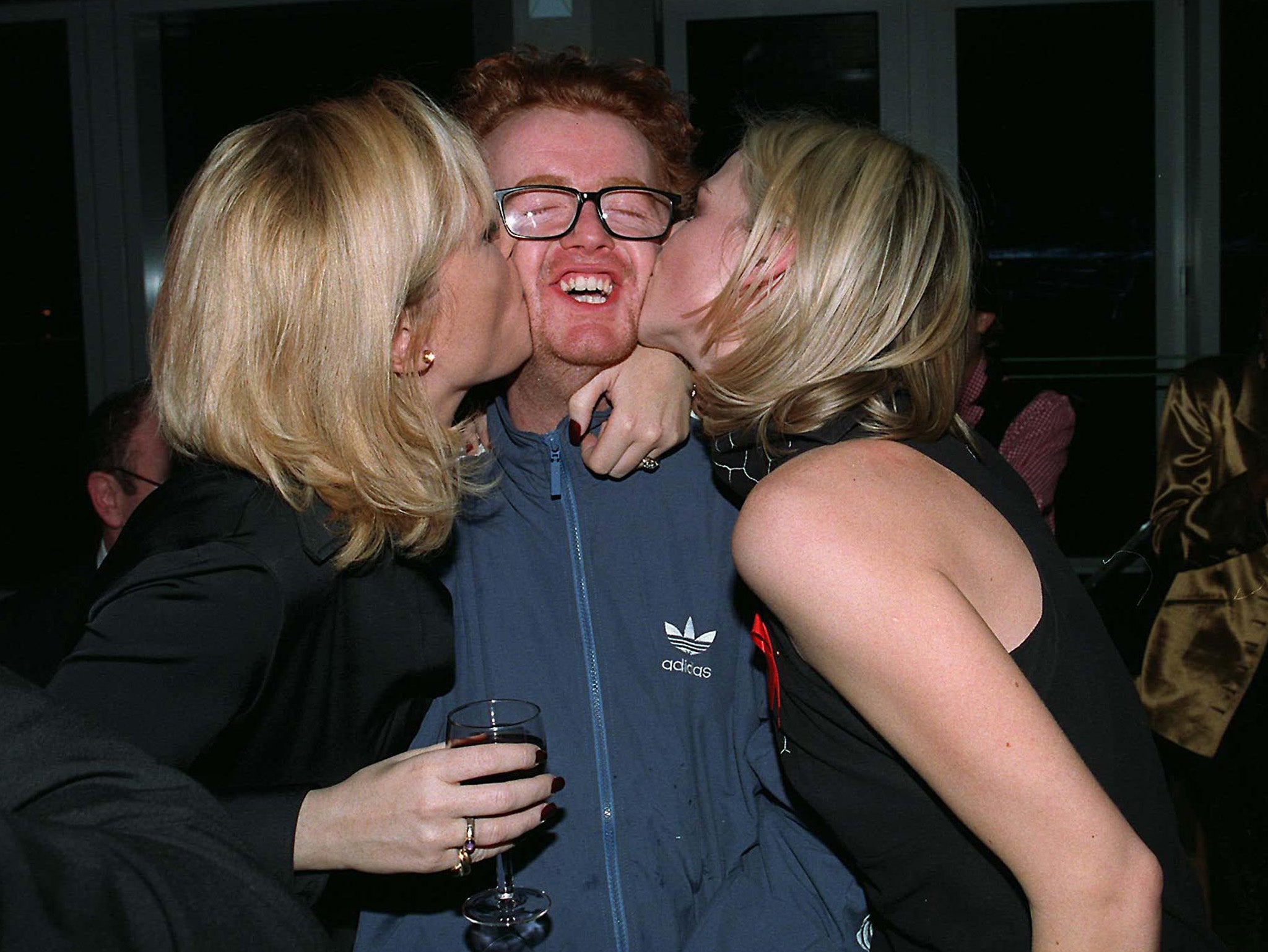 Gaby Roslin and Zoe Ball kiss Chris Evans in 1996