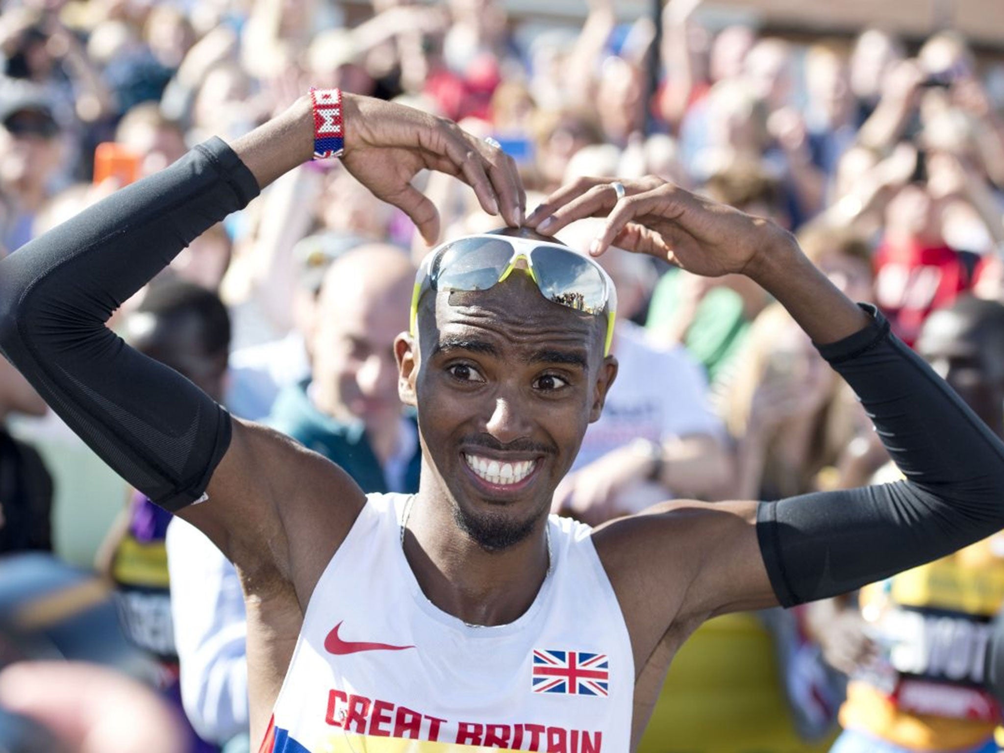 Mo Farah celebrates after winning the men's elite race (Image: AFP)