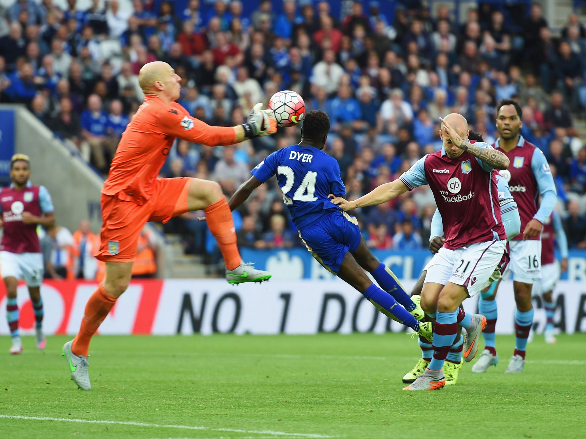 Nathan Dyer heads home Leicester’s late winner