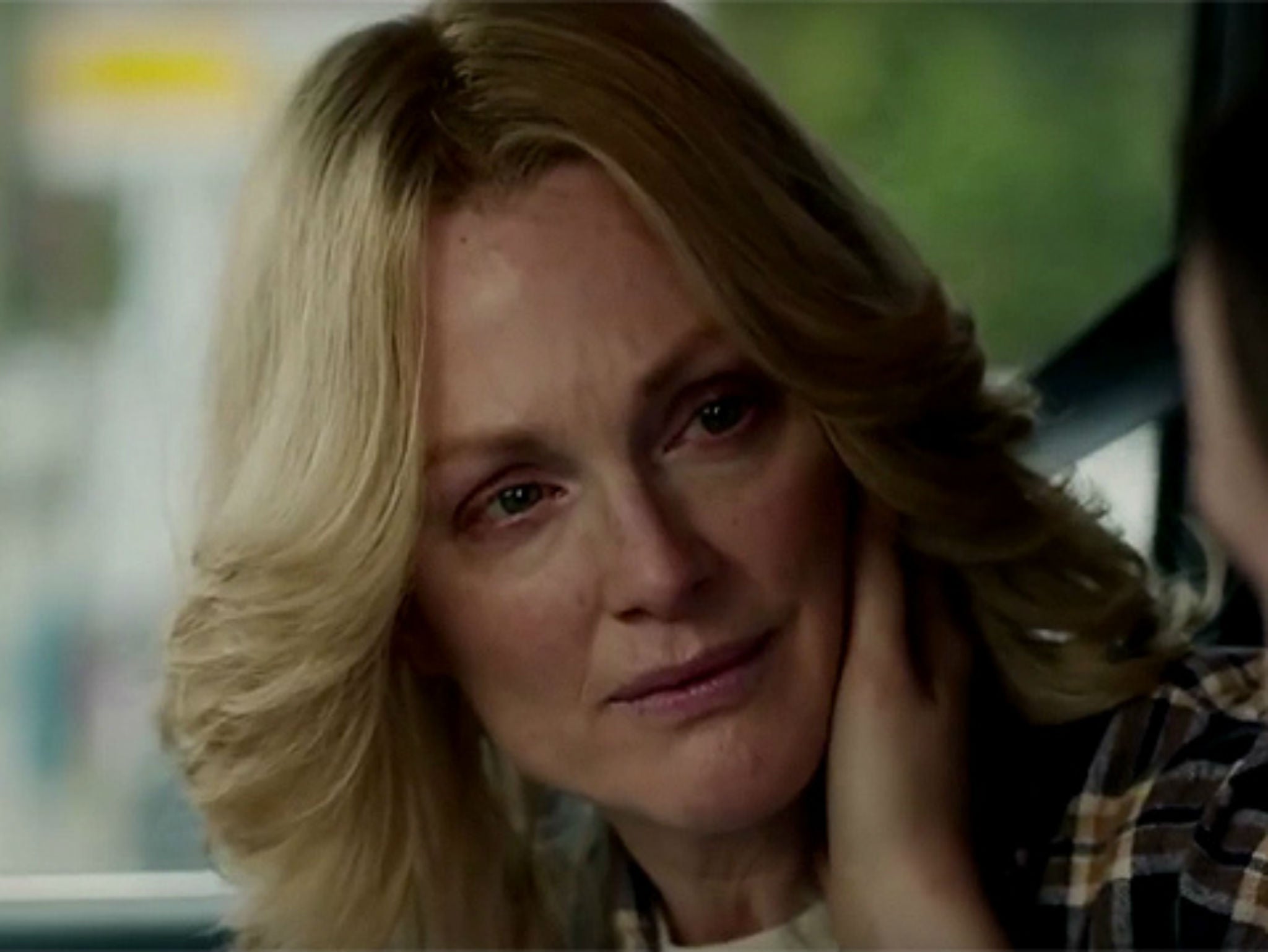 Julianne Moore Vies For Oscars Double As Lesbian Police Officer Alongside Ellen Page In Freeheld