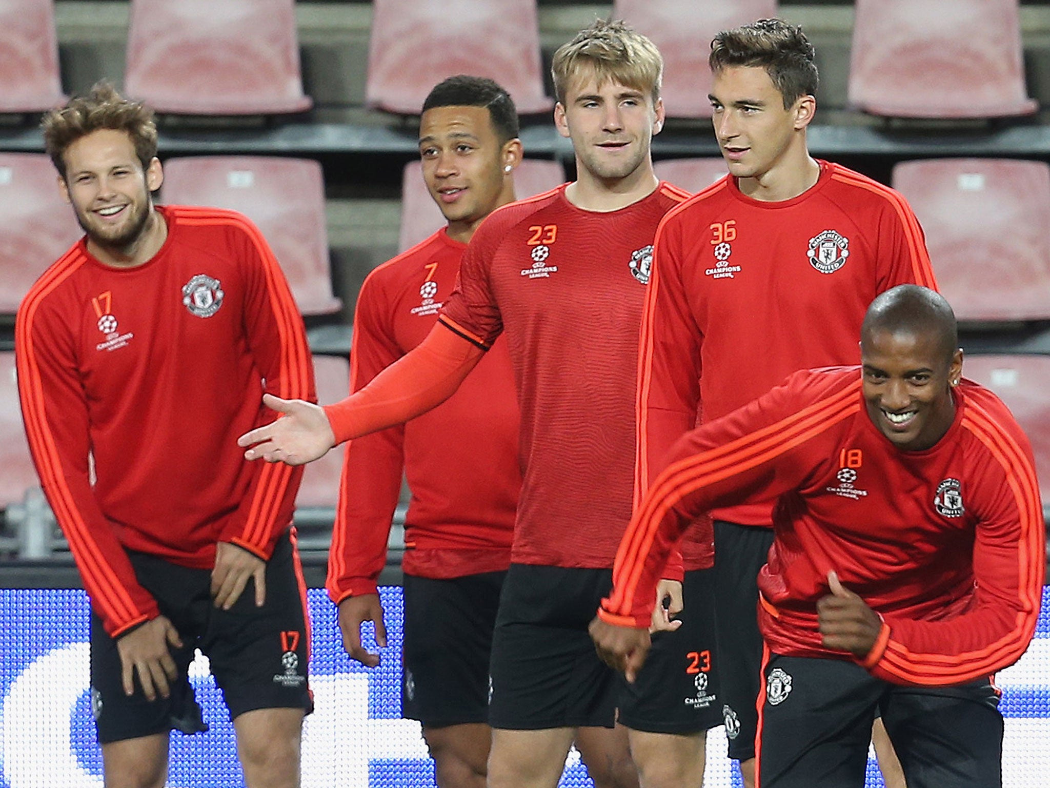 Ashley Young and Manchester United team-mates train