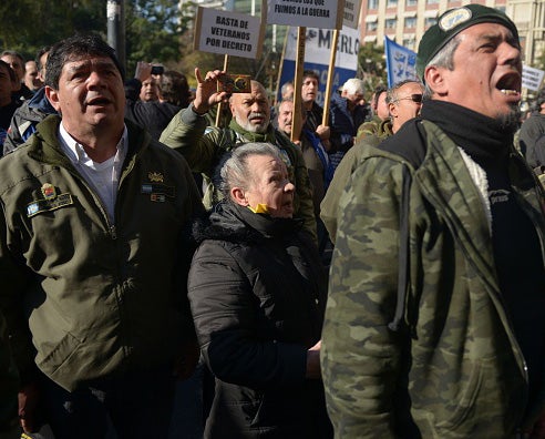 Argentinian Falklands War veterans protest outside the Supreme Court in Buenos Aires