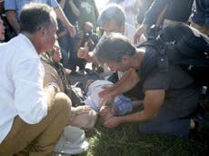 Journalists give CPR to refugee suffering heart attack in Croatia
