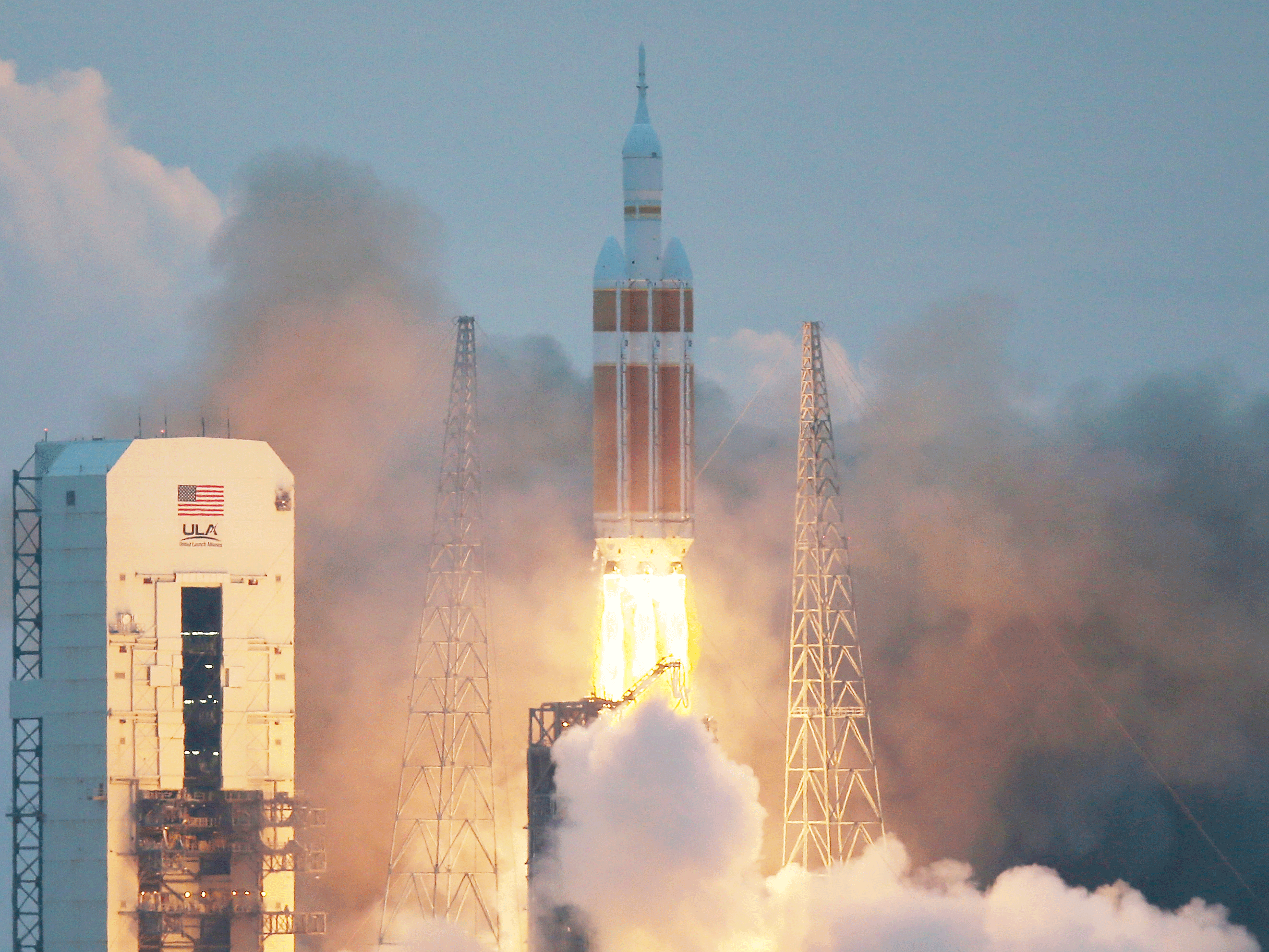 The Delta 4 rocket carrying an unmanned Orion capsule lifts off from Cape Canaveral, Florida, on December 5 2014