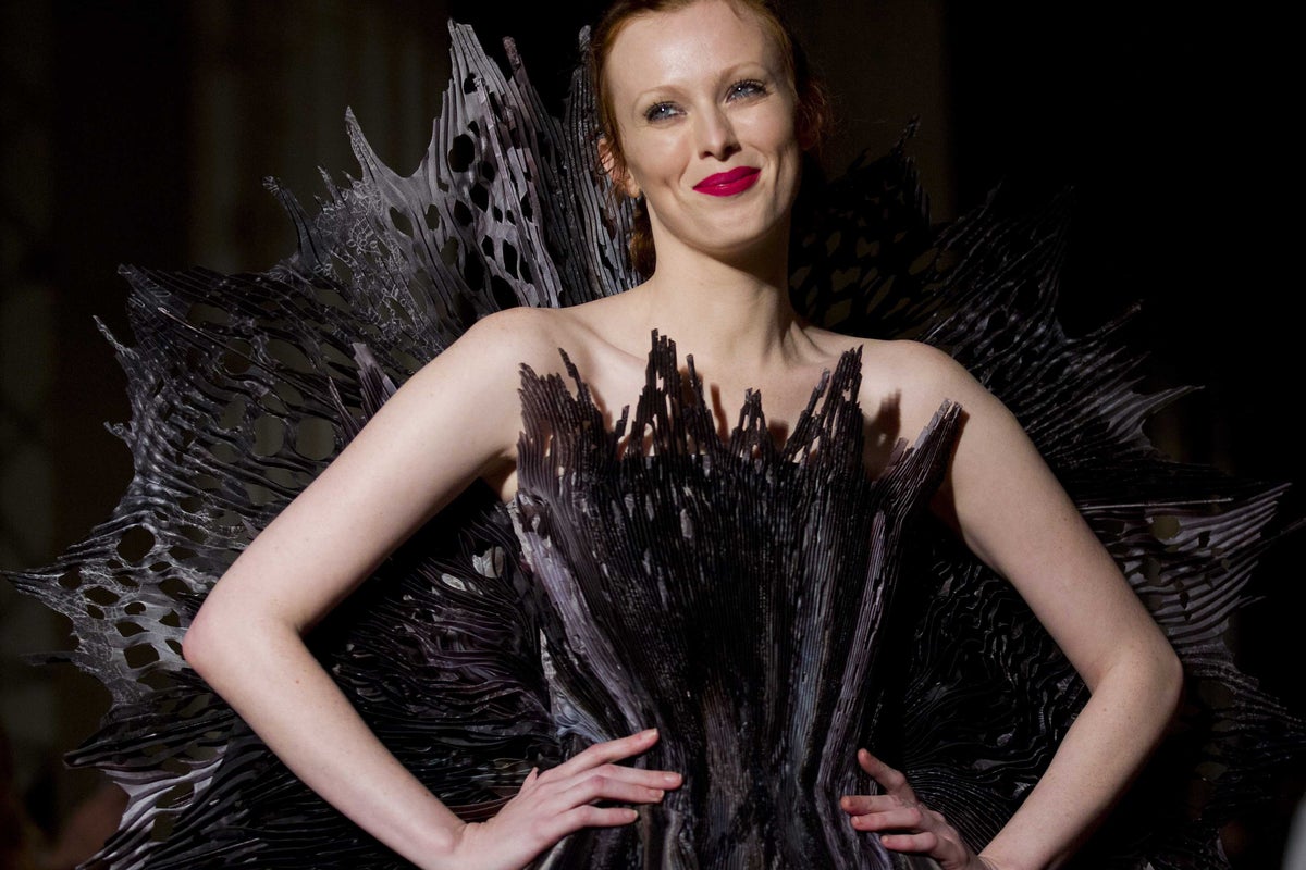 Giles hosts a superstar model line-up at London Fashion Week show | The ...