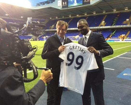 Tottenham great Ledley King presents Wayne Gretzky with his wrongly spelt shirt