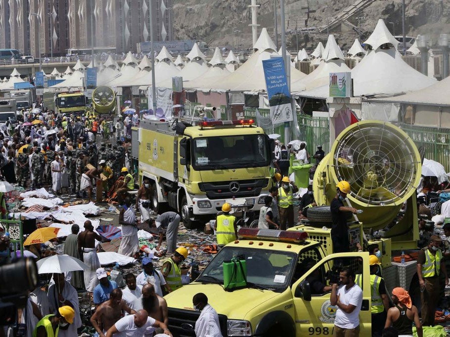 Members of the Saudi emergency services move through the crowd to help injured pilgrims