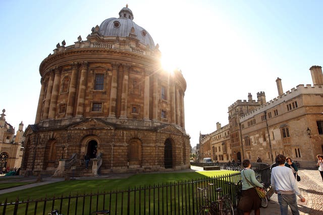 Students walk past The Radcliffe Camera in Oxford's city centre