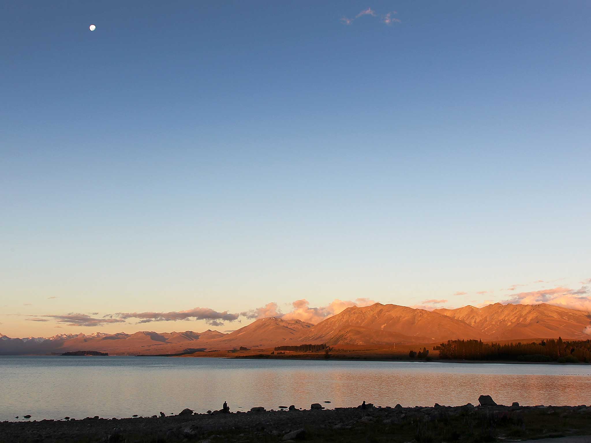They had been kayaking with nine other friends on Lake Tekapo