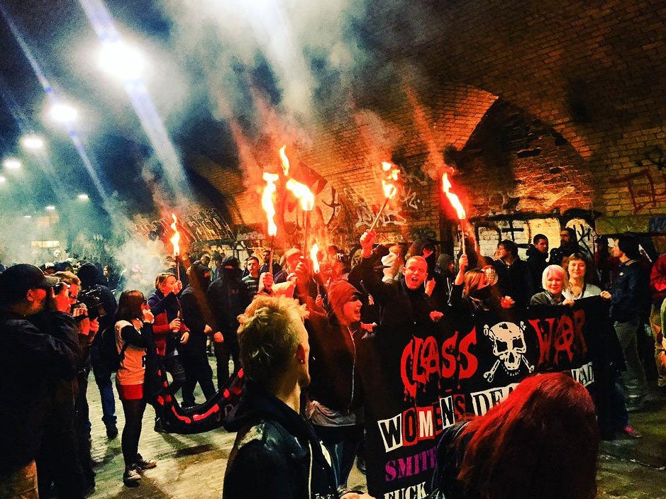 'Class War' protesters in Shoreditch on Saturday night (@jamieosman