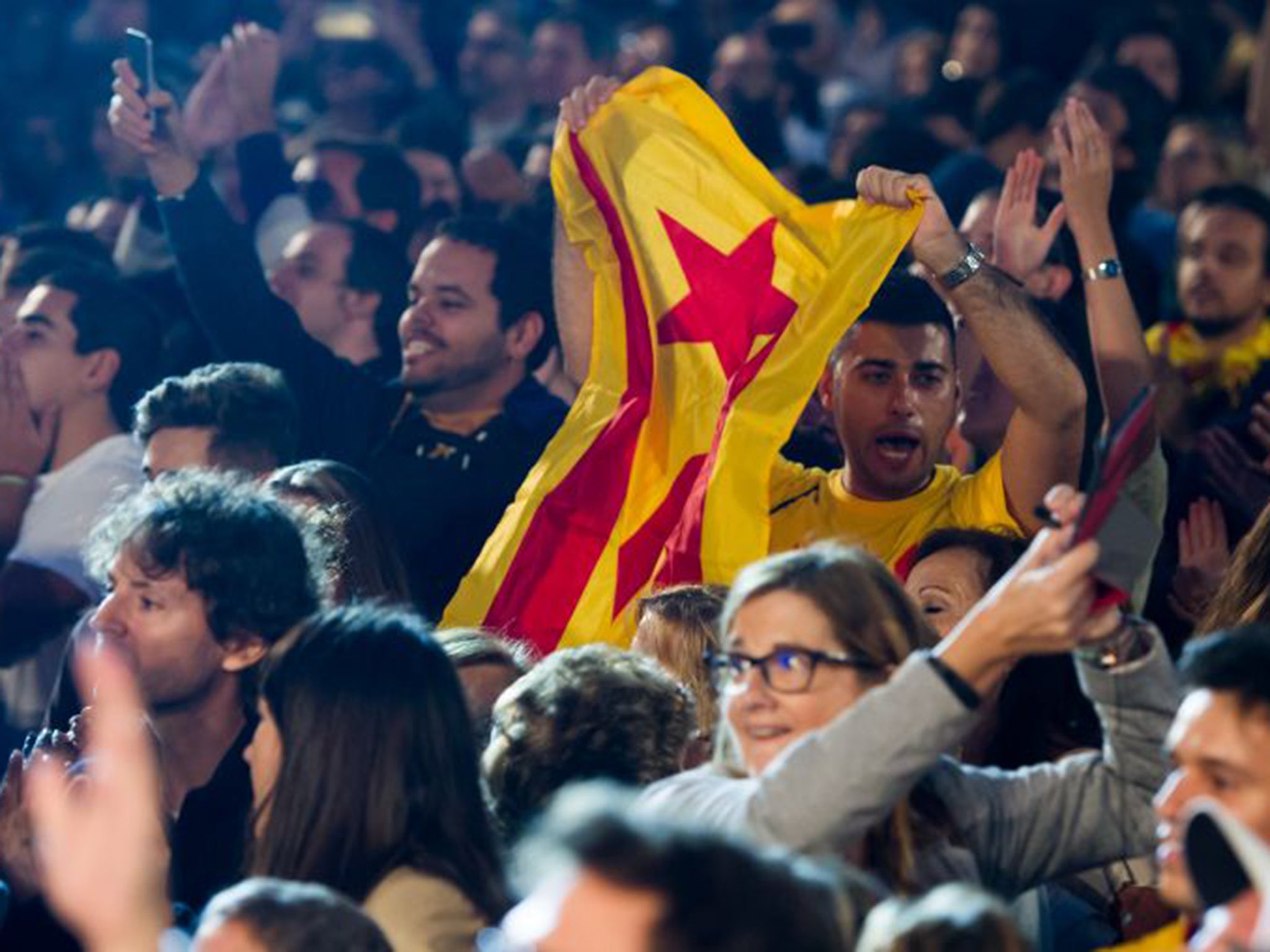 People react to the results of TV polls showing the Catalanist coalition 'Junts pel Si' (Together for the Yes) could win the regional elections