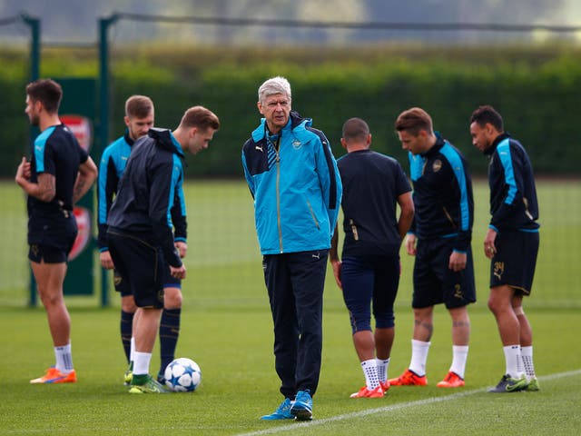 Arsene Wenger takes a training session