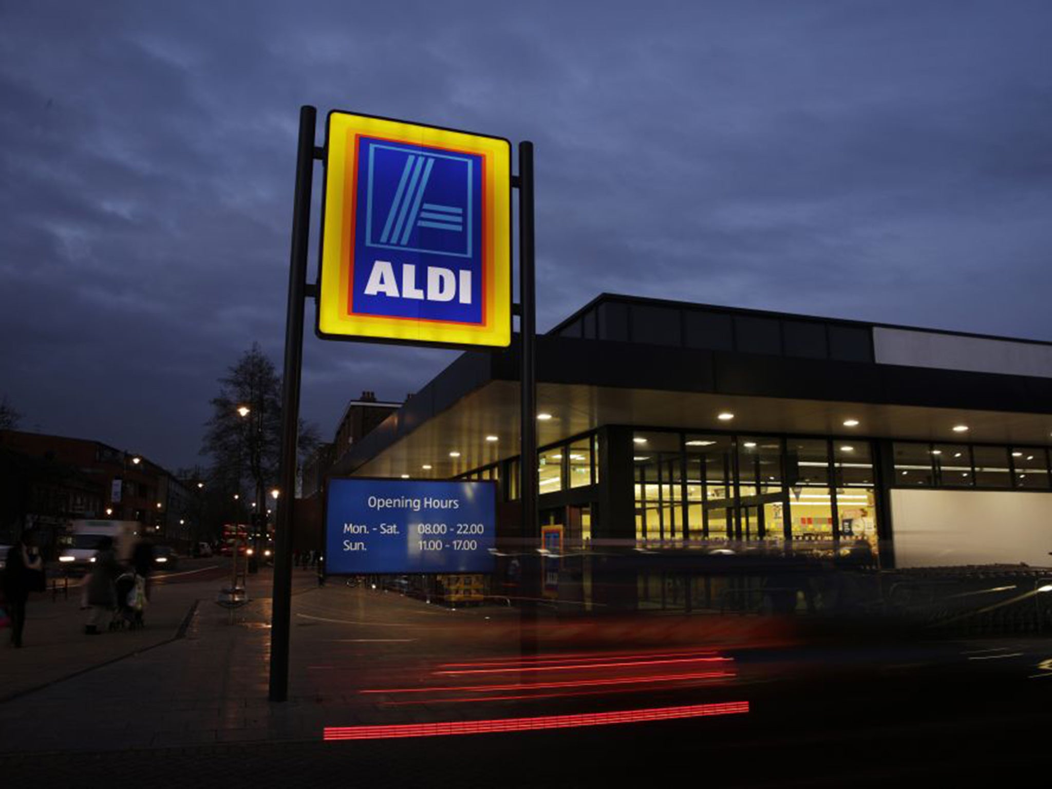 Aldi said around 5000 workers would benefit from the higher wage