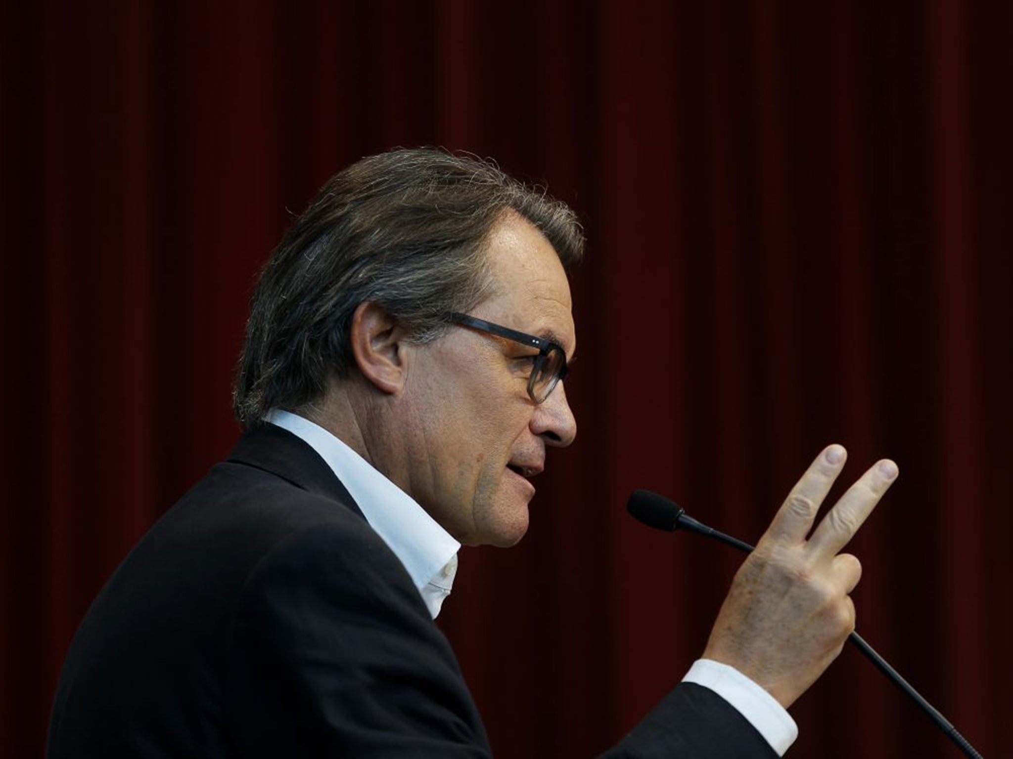 Artur Mas, the President of Catalonia, speaks to journalists yesterday after Junts Pei Si, the nationalist movement he leads, claimed victory in regional elections