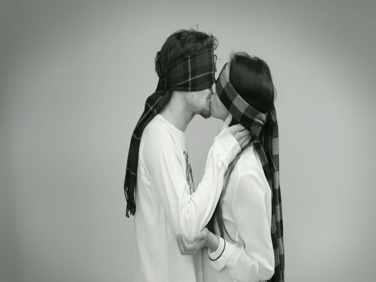 Strangers Kiss Blindfolded And Make Guesses About Each Other