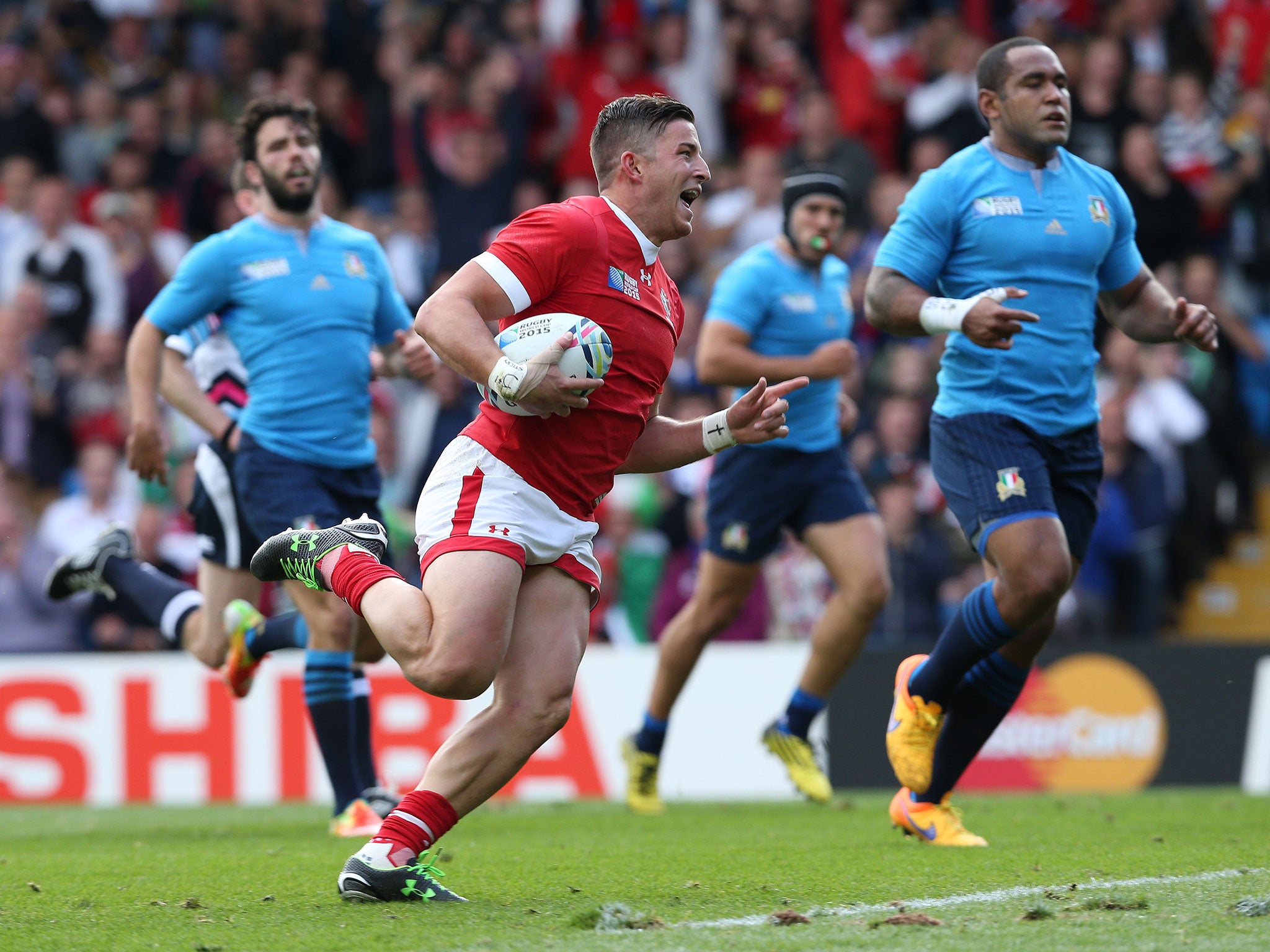 DTH Van Der Merwe scores a try for Canada against Italy