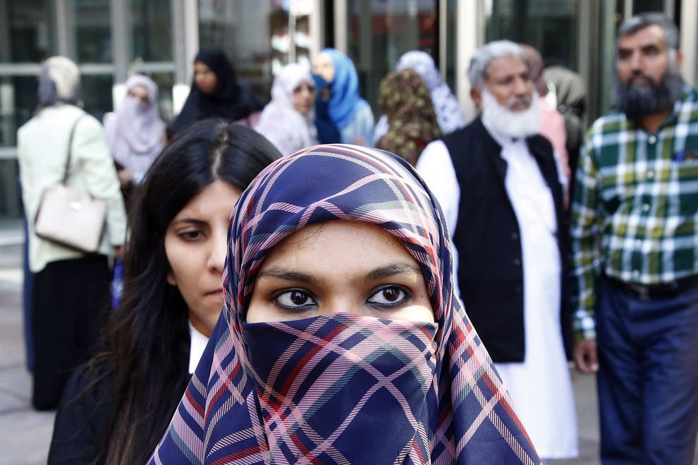 Niqab Row Canada S Government Challenges Ruling Zunera Ishaq Can Wear Veil While Taking Oath Of