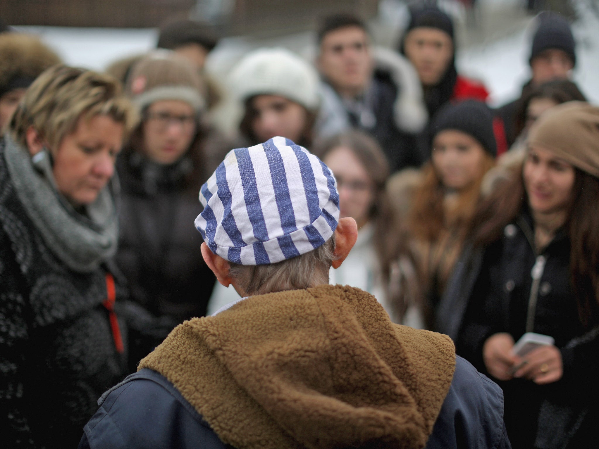 A Holocaust survivor tells his story to students