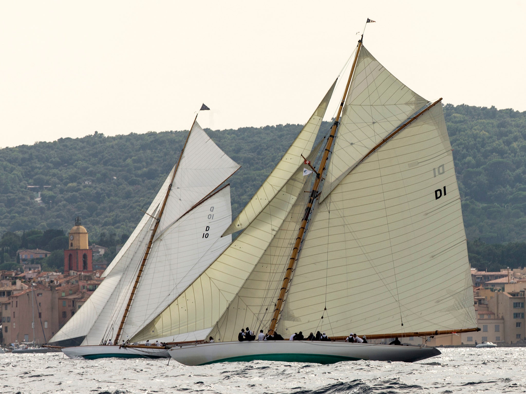 Both over 100 years old and both designed by William Fife, the 1912 The lady Anne (left) and the 1908 Mariska race in the Voiles de St. Tropez