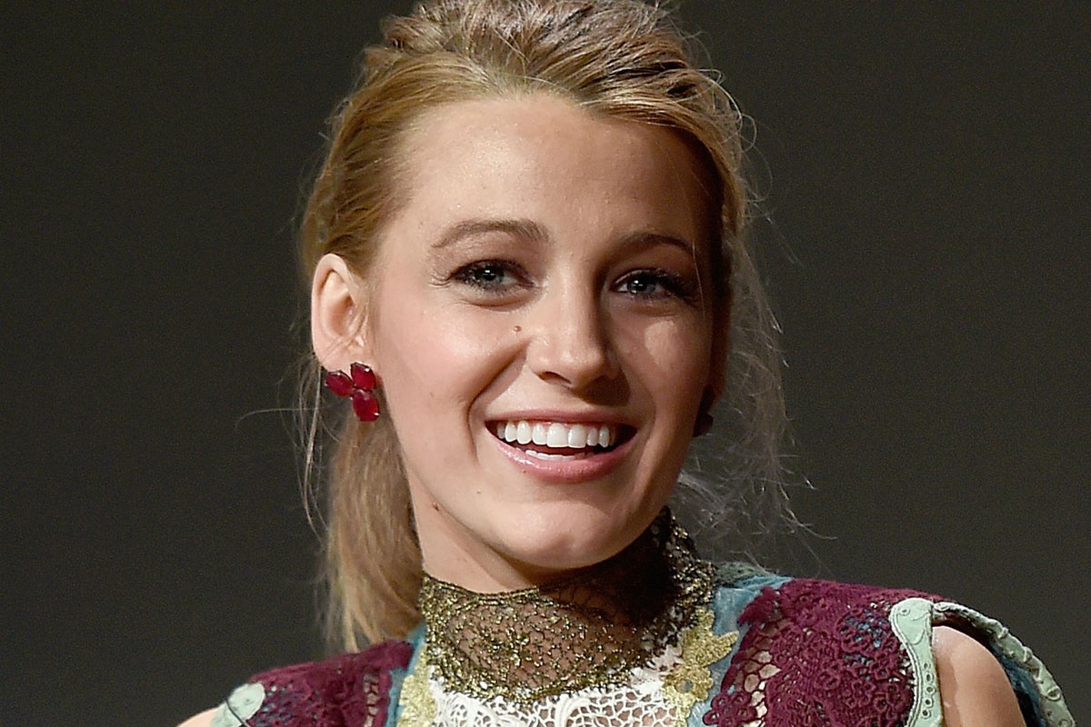 SirMixALot defends Blake Lively's 'LA face with an Oakland booty(00)