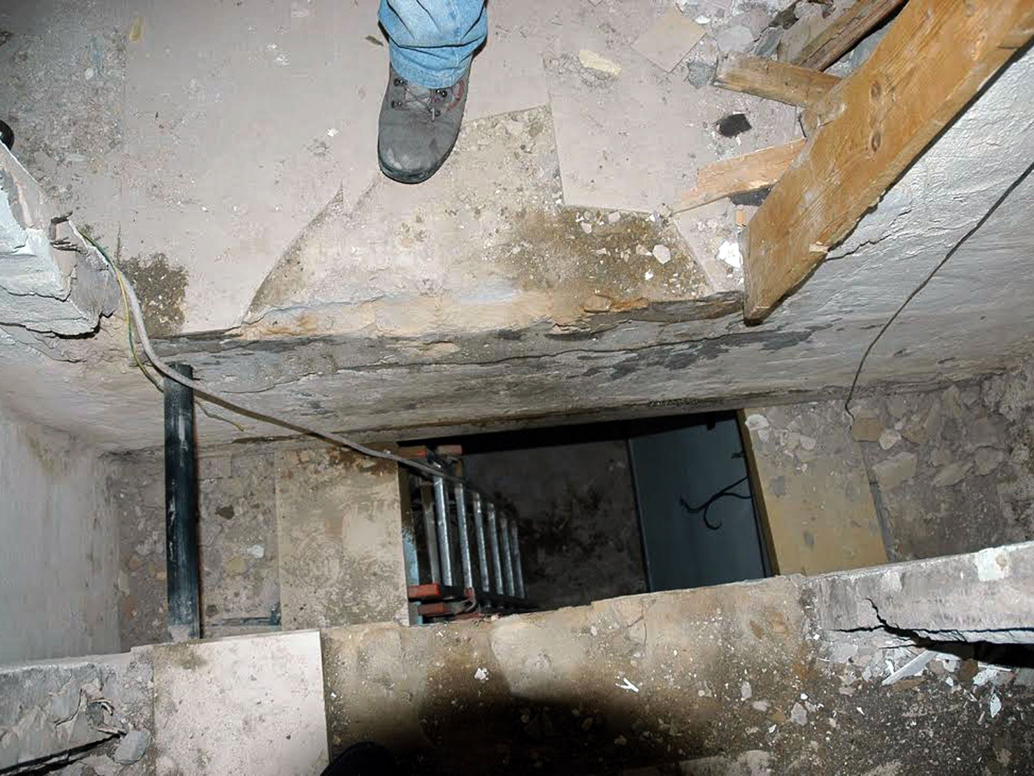 Mafia bosses living like rats in luxurious bunkers to avoid arrest