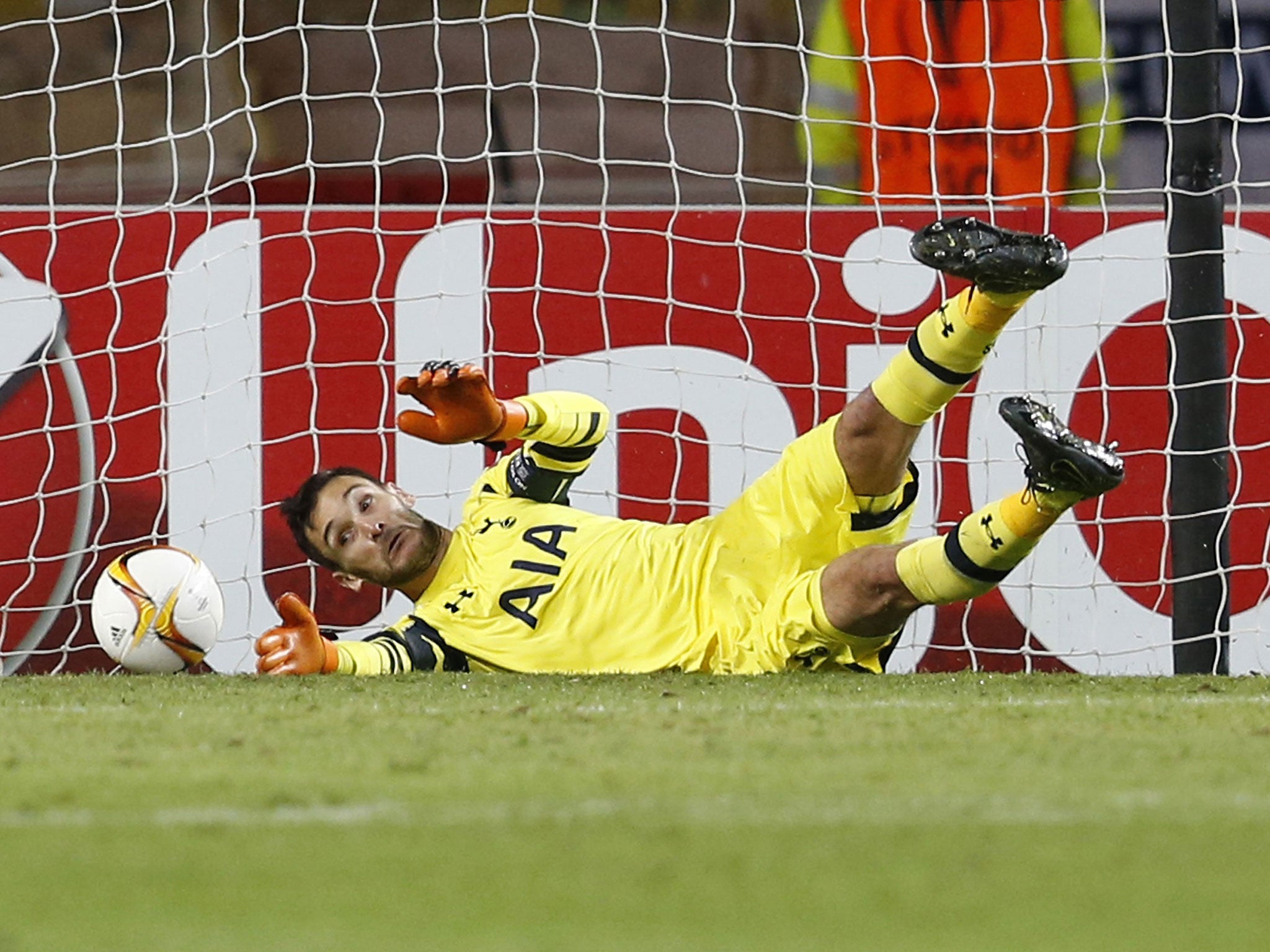 Hugo Lloris fails to keep out Stephan El Shaarawy's effort