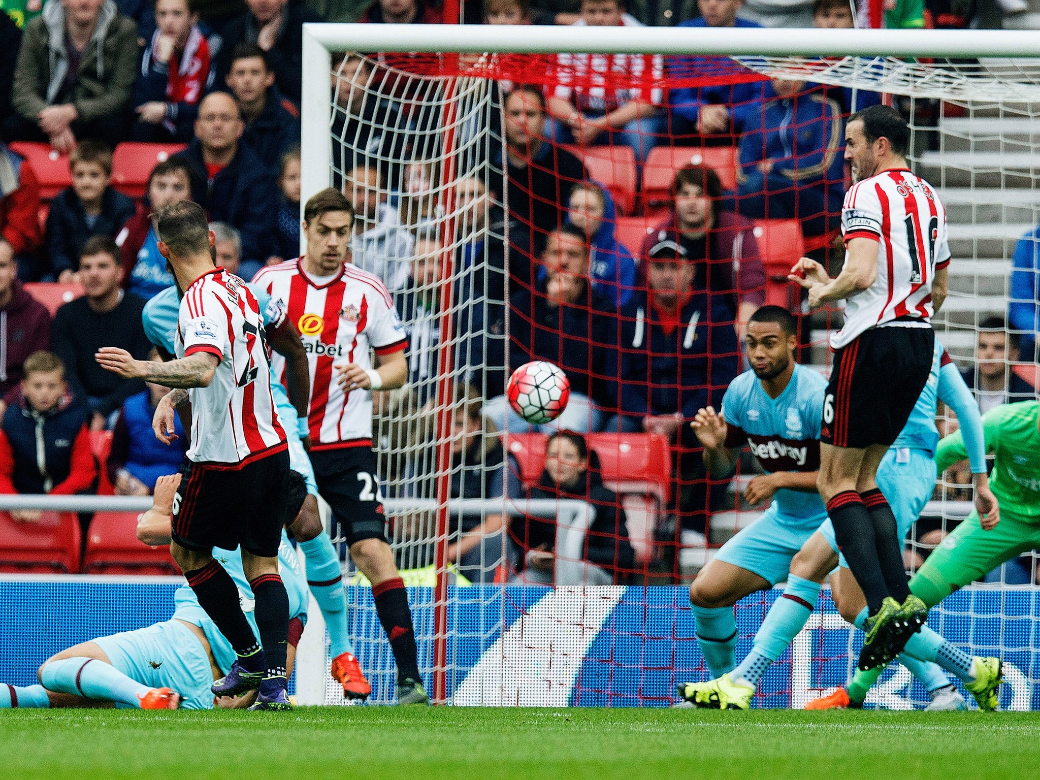 Sunderland's Steven Fletcher tucks away the opener