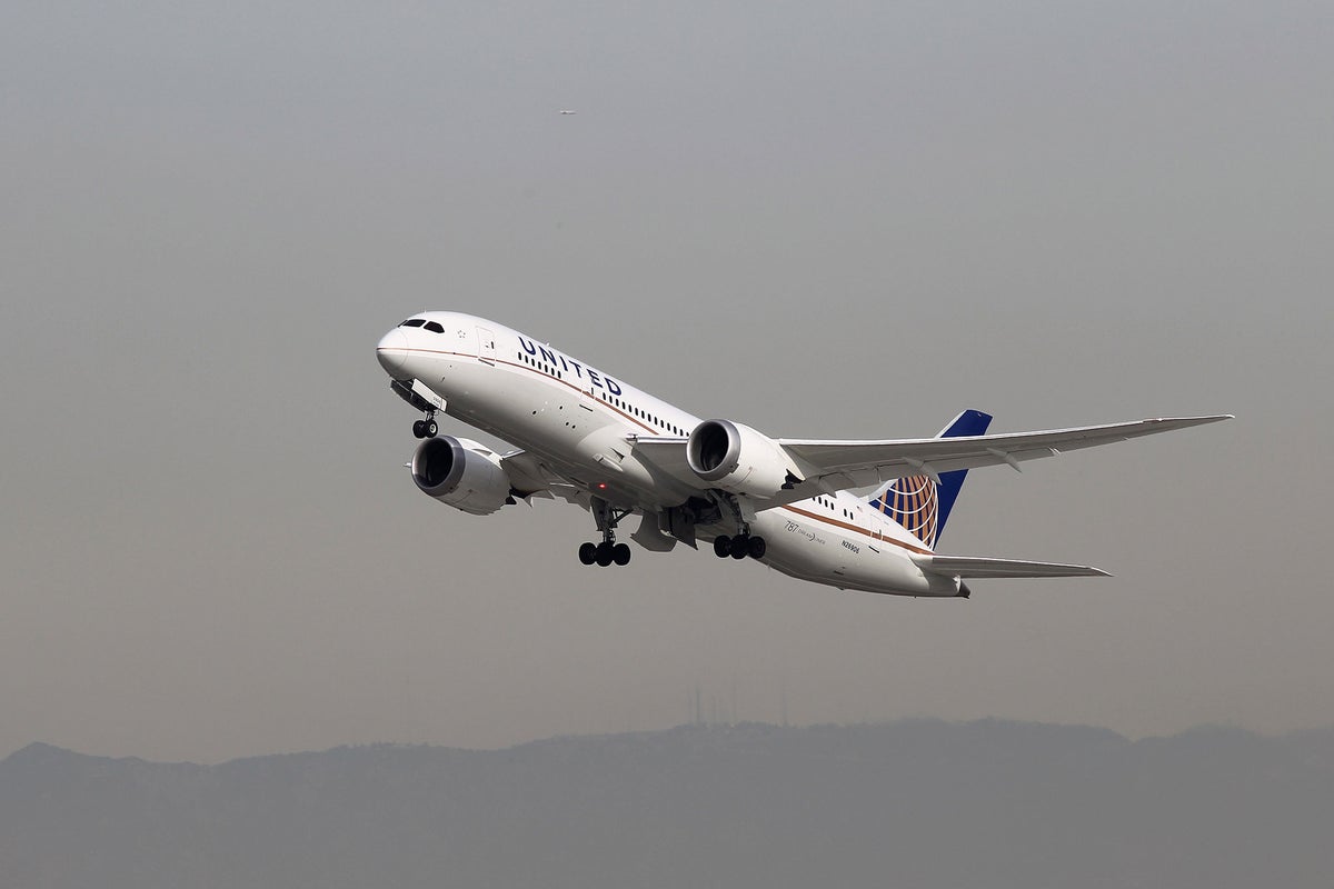 United Airlines flight diverted after co-pilot passes out