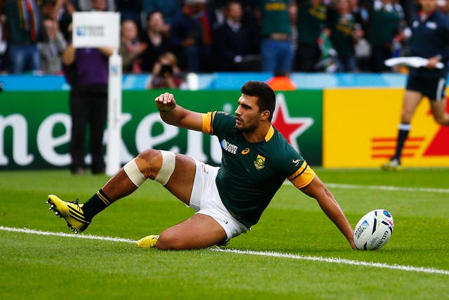 Damian De Allende scores a try for South Africa