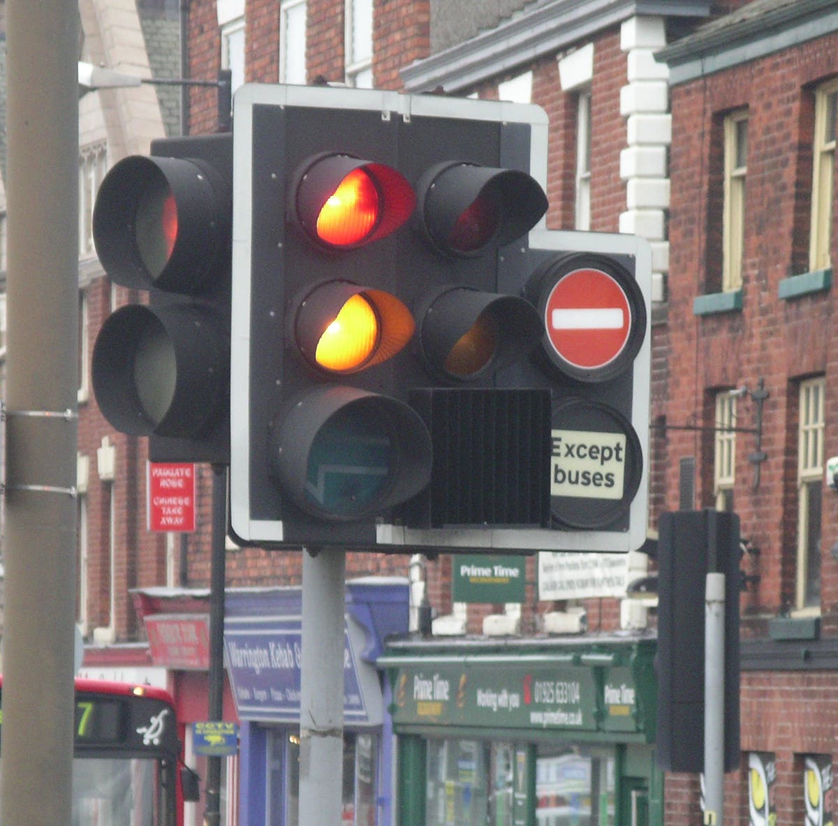 42 traffic lights stop working at Britain's craziest junction and the