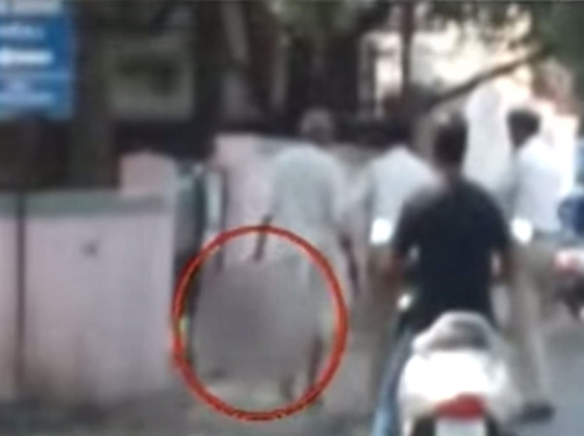 Man carries wifes severed head on busy street in Pune, India | The Independent | The Independent Man carries wifes severed... 