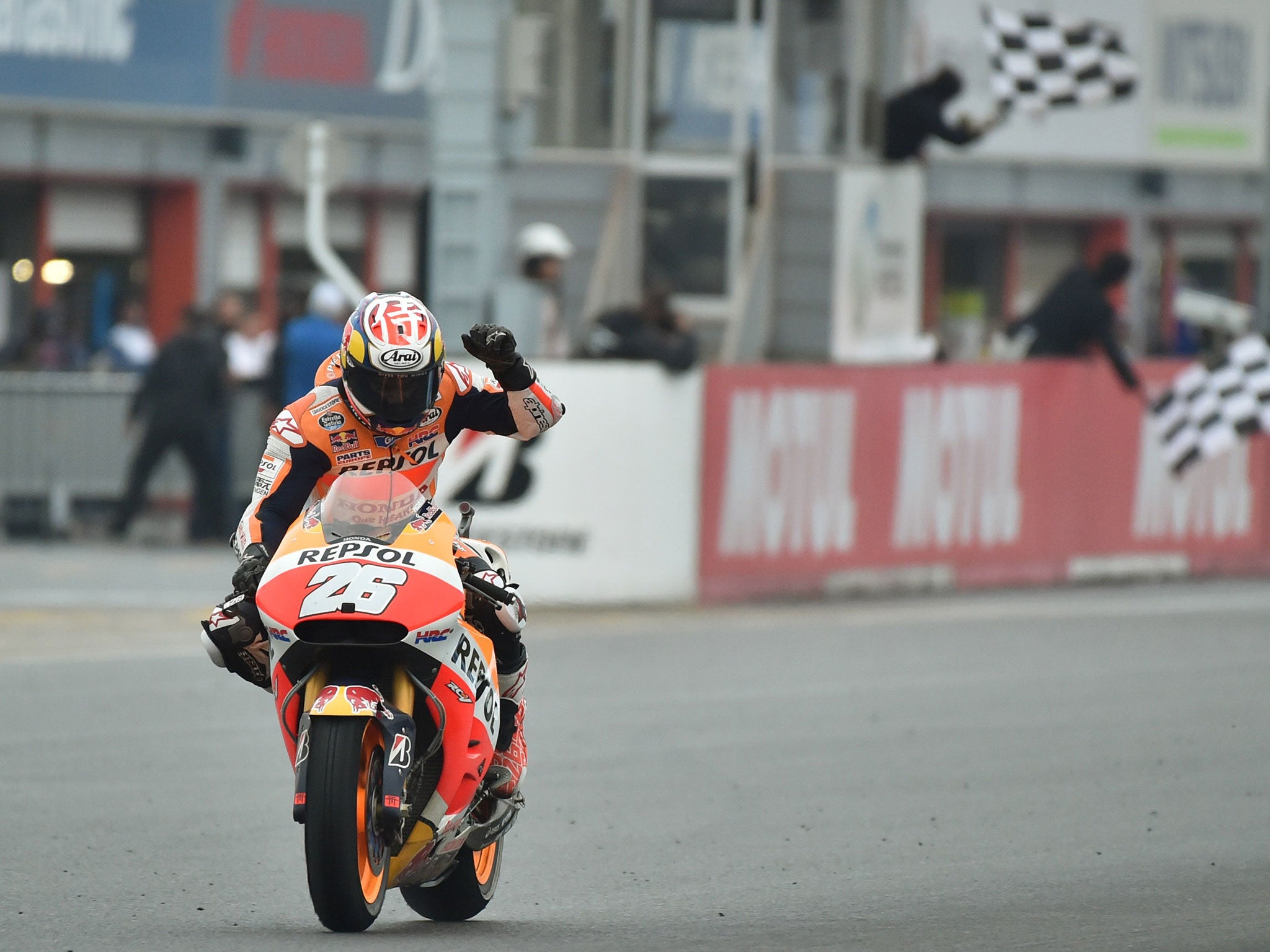 Dani Pedrosa punches the air after taking victory in Motegi
