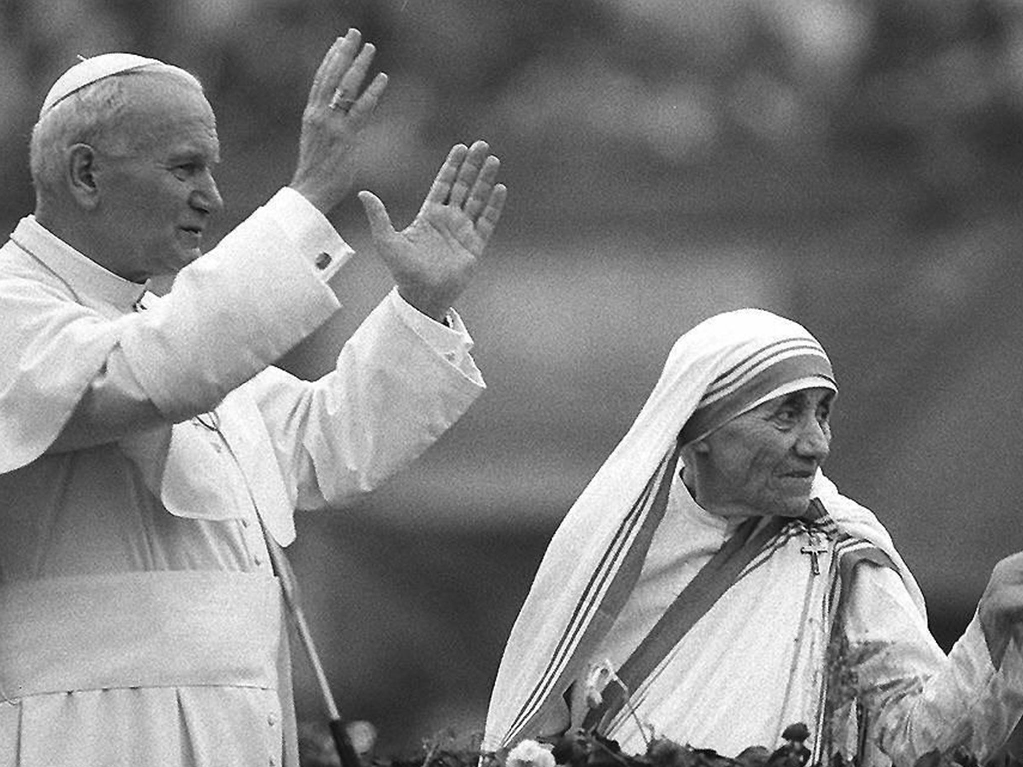 Mother Teresa and Pope John Paul II waving to well-wishers in Calcutta, Kolkata