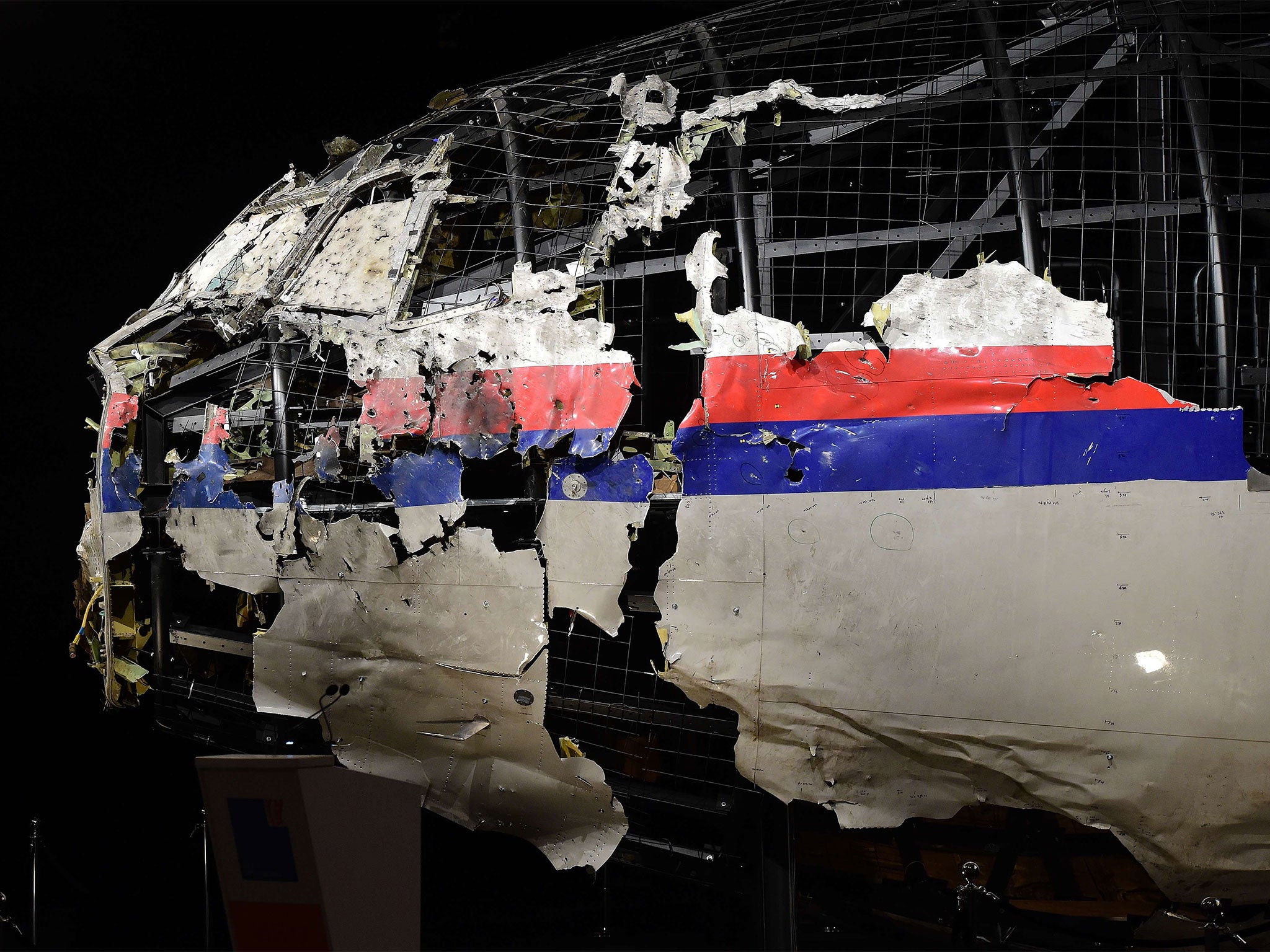Investigators re-assembled the front part of MH17