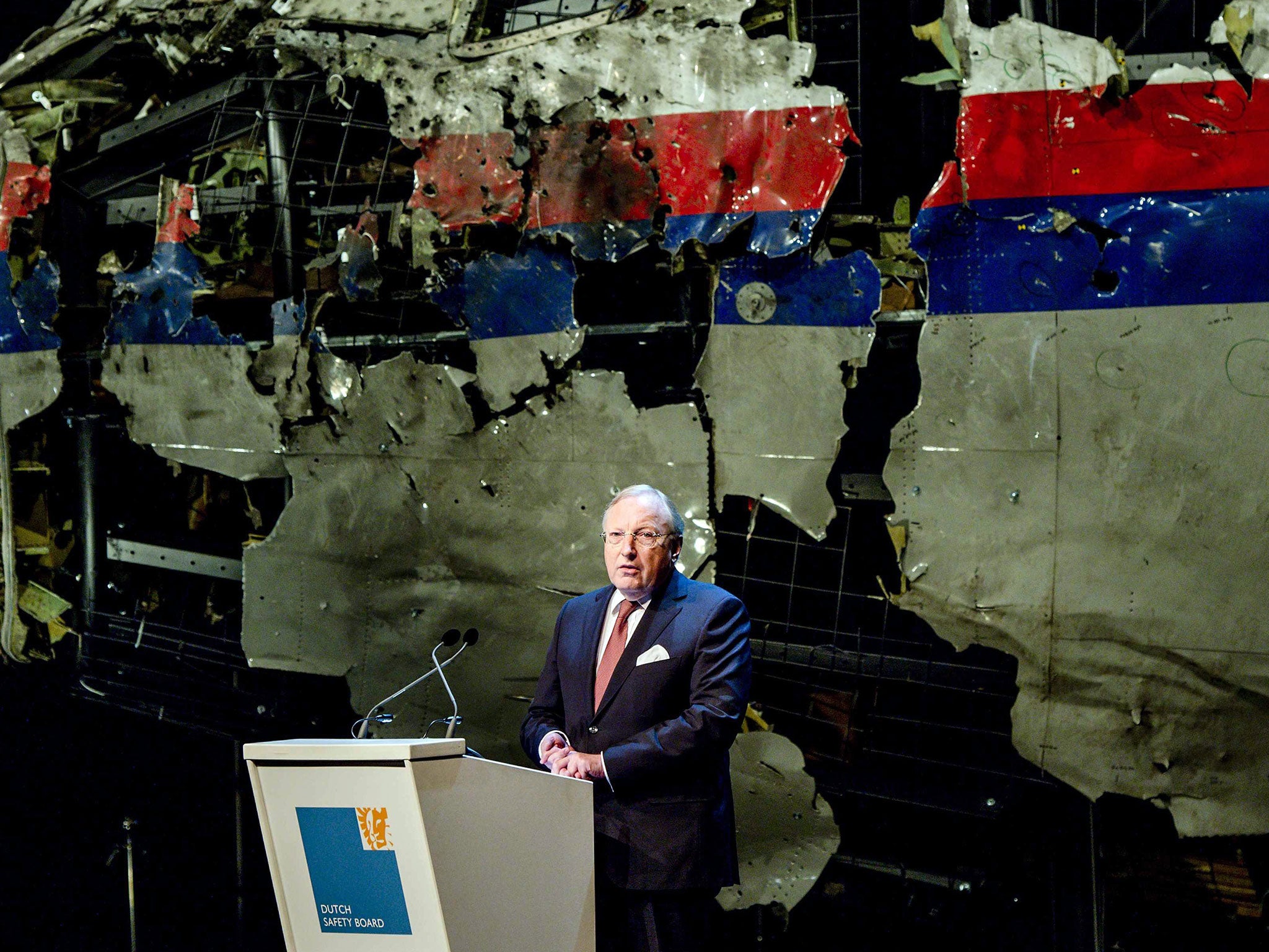 Tjibbe Joustra, Chairman of the Dutch Safety Board presenting the MH17 report on 13 October 2015.