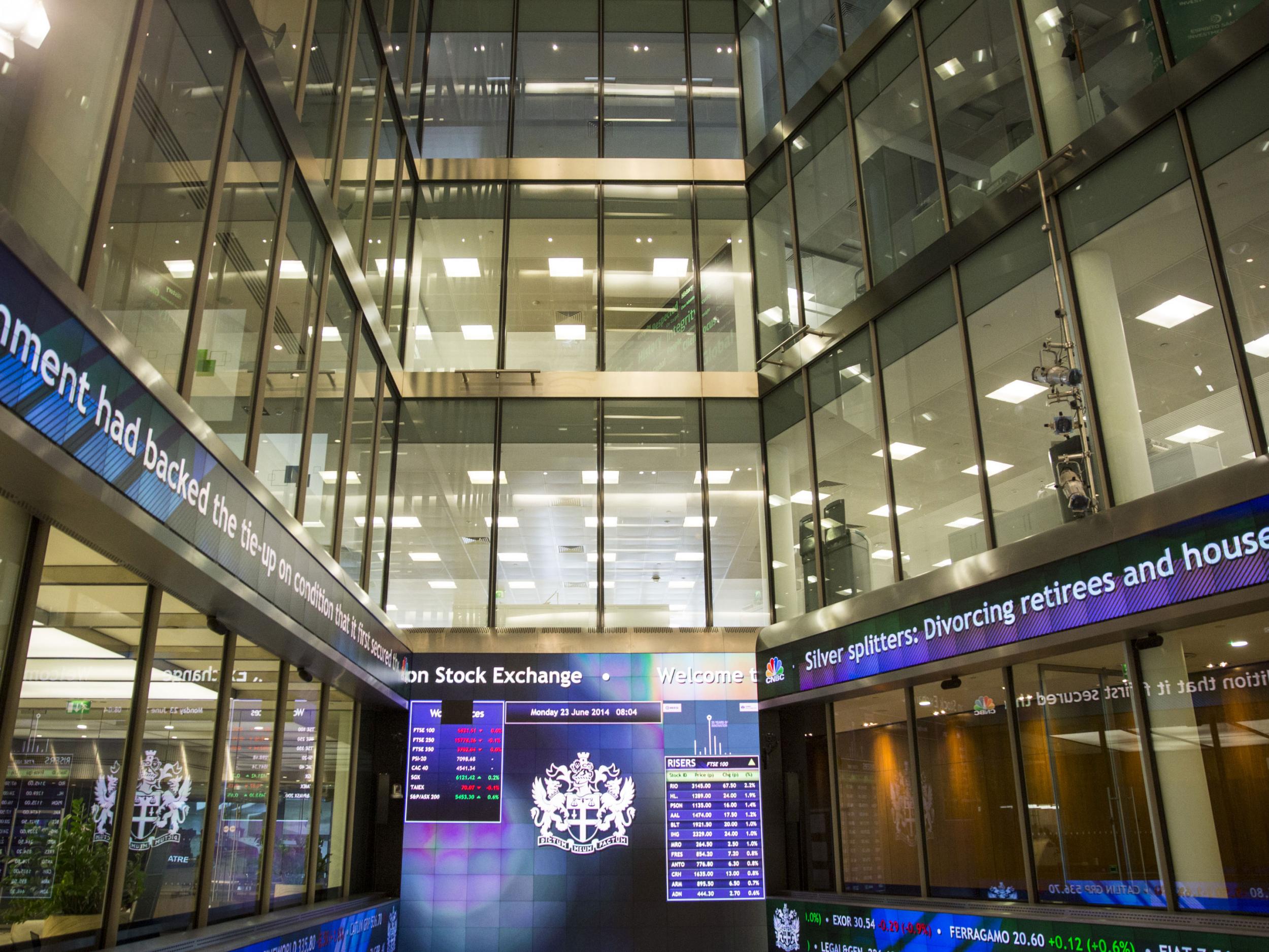 City worker dies plunging from seventh floor of London Stock Exchange