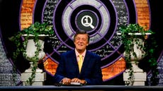 Stephen Fry quits QI after 13 years