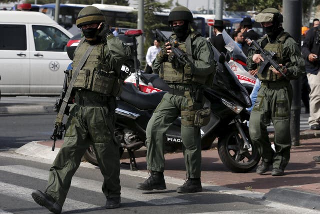 Israeli paramilitary police officers walk near the scene of a stabbing in Jerusalem October 12, 2015.